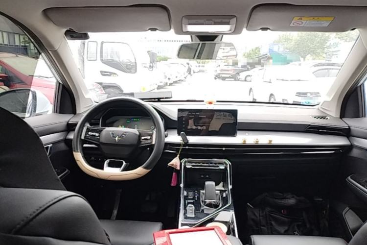 Used Wuling Asta 2022 2.0L DHT Electric-Speed Version Center Console