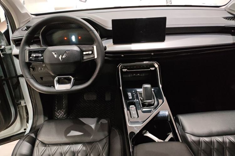 Used Wuling Asta 2022 2.0L DHT Electric-Speed Version Center Console