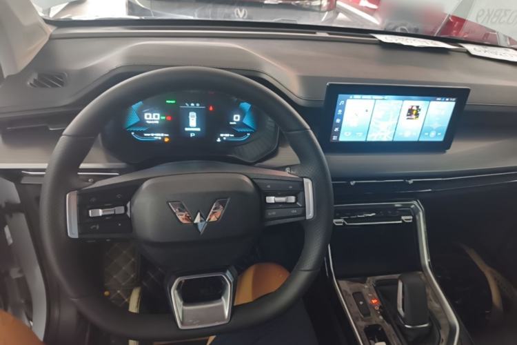 Used Wuling Asta 2022 2.0L DHT Electric-Speed Version Center Console