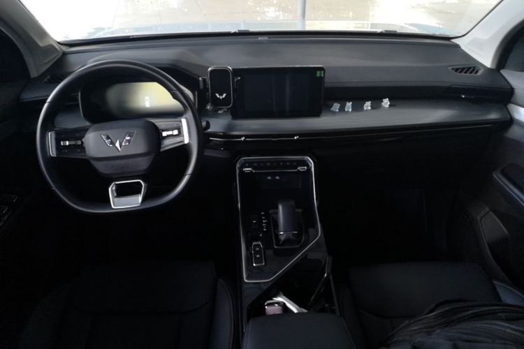 Used Wuling Asta 2022 2.0L DHT Electric Power Version Center Console