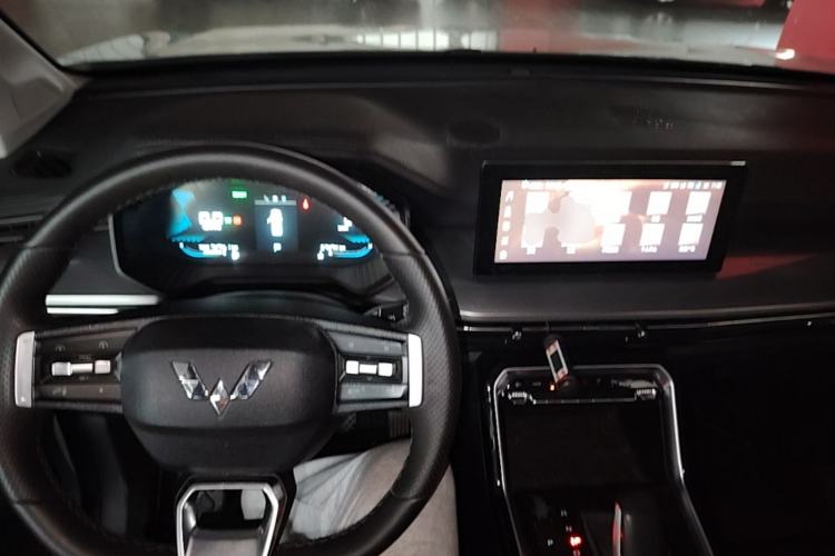Used Wuling Asta 2022 2.0L DHT Electric-Speed Version Center Console