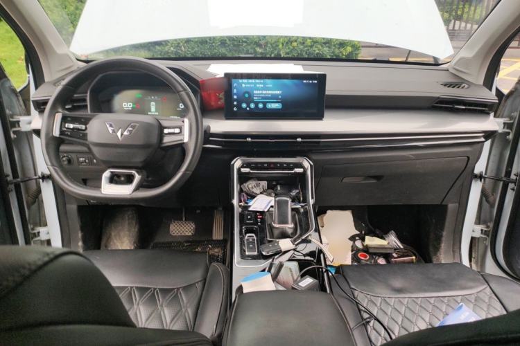 Used Wuling Asta 2022 2.0L DHT Electric-Speed Version Center Console
