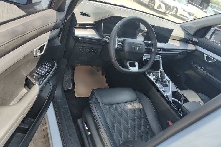 Used Wuling Asta 2022 2.0L DHT Electric-Speed Version Driver Seat
