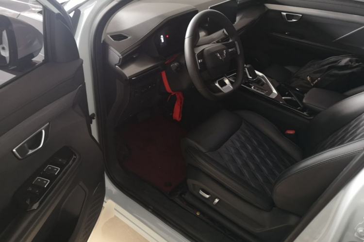 Used Wuling Asta 2022 2.0L DHT Electric-Speed Version Driver Seat
