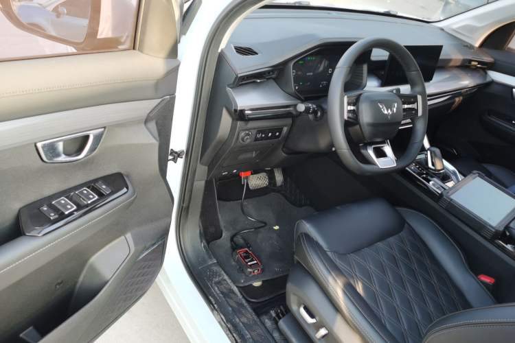 Used Wuling Asta 2022 2.0L DHT Electric-Speed Version Driver Seat
