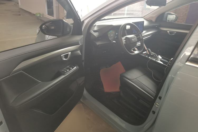 Used Wuling Asta 2022 2.0L DHT Electric Power Version Driver Seat