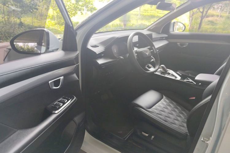 Used Wuling Asta 2022 2.0L DHT Electric-Speed Version Driver Seat