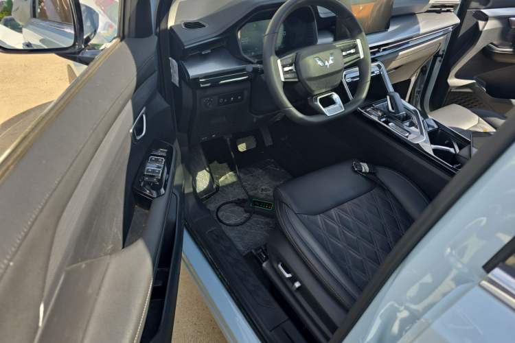 Used Wuling Asta 2022 2.0L DHT Electric-Speed Version Driver Seat