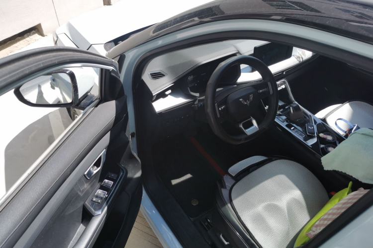 Used Wuling Asta 2022 2.0L DHT Electric-Speed Version Driver Seat