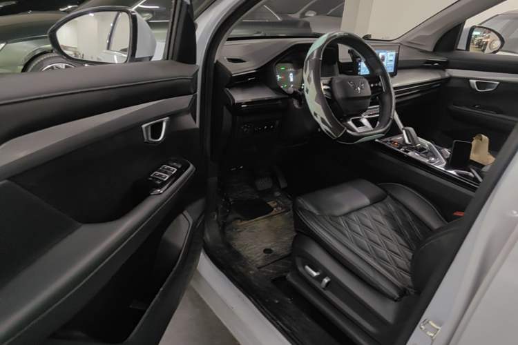 Used Wuling Asta 2022 2.0L DHT Electric-Speed Version Driver Seat