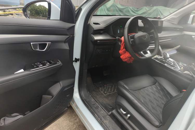 Used Wuling Asta 2022 2.0L DHT Electric-Speed Version Driver Seat