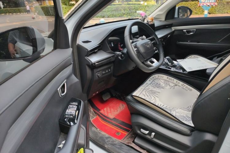 Used Wuling Asta 2022 2.0L DHT Electric-Speed Version Driver Seat