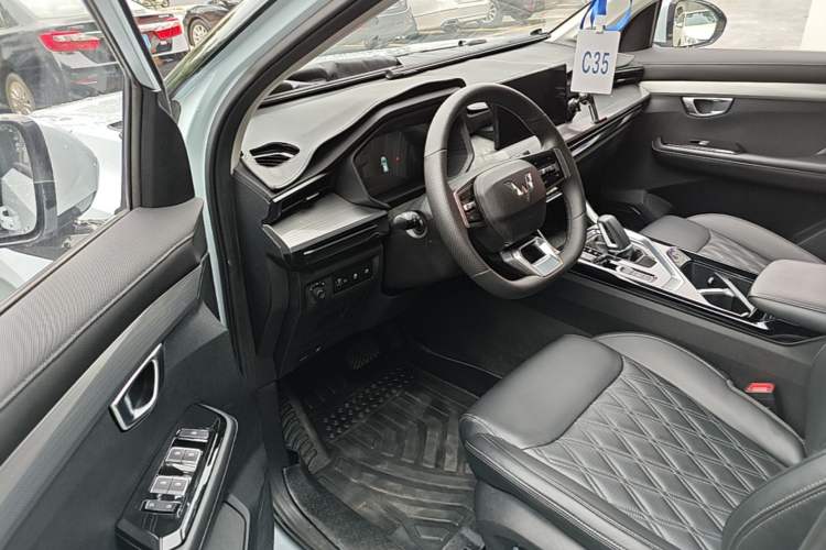 Used Wuling Asta 2022 2.0L DHT Electric-Speed Version Driver Seat