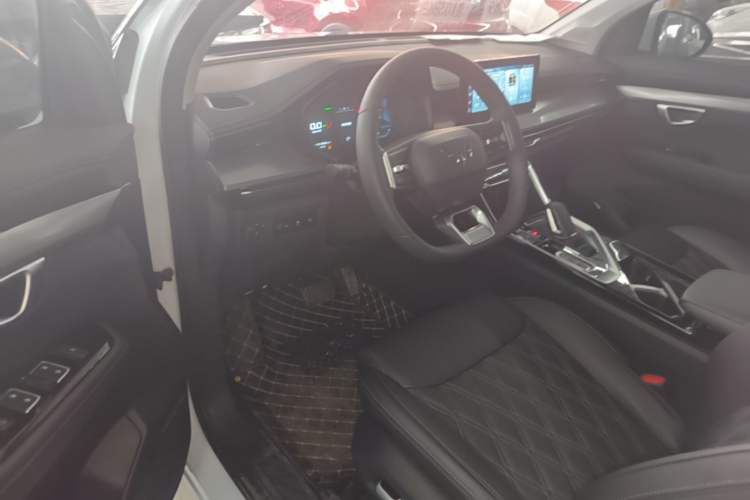 Used Wuling Asta 2022 2.0L DHT Electric-Speed Version Driver Seat