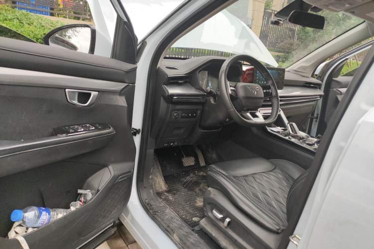 Used Wuling Asta 2022 2.0L DHT Electric-Speed Version Driver Seat