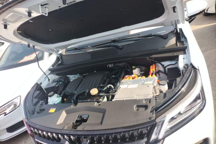 Used Wuling Asta 2022 2.0L DHT Electric-Speed Version Engine Bay