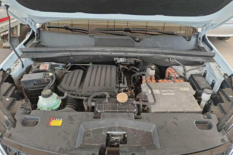Used Wuling Asta 2022 2.0L DHT Electric-Speed Version Engine Bay