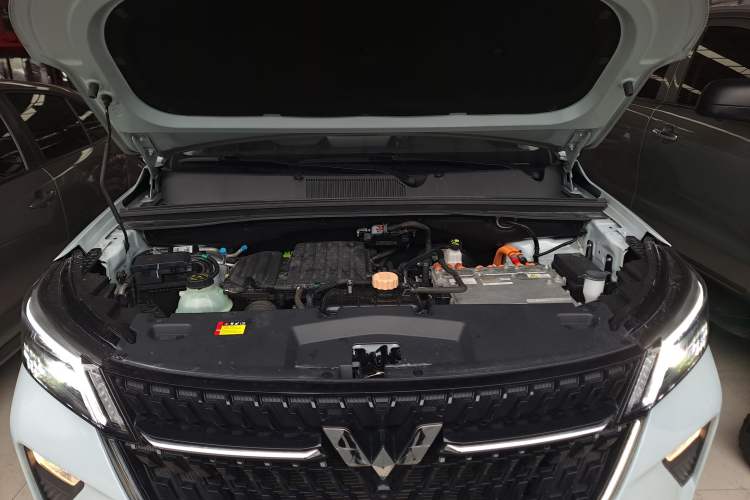 Used Wuling Asta 2022 2.0L DHT Electric-Speed Version Engine Bay