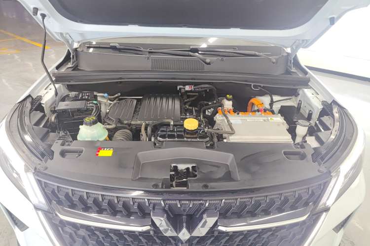 Used Wuling Asta 2022 2.0L DHT Electric-Speed Version Engine Bay