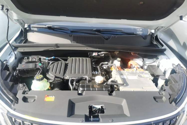 Used Wuling Asta 2022 2.0L DHT Electric-Speed Version Engine Bay