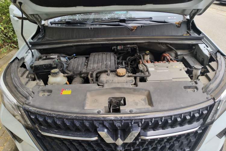 Used Wuling Asta 2022 2.0L DHT Electric-Speed Version Engine Bay