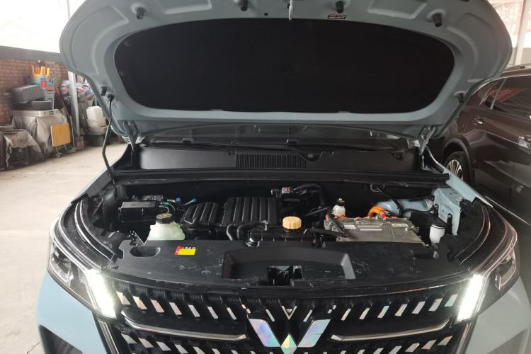 Used Wuling Asta 2022 2.0L DHT Electric Power Version Engine Bay