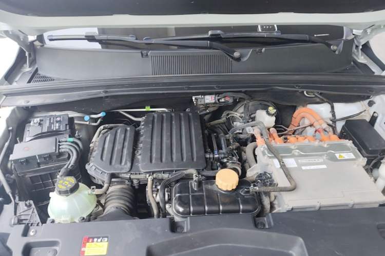 Used Wuling Asta 2022 2.0L DHT Electric-Speed Version Engine Bay