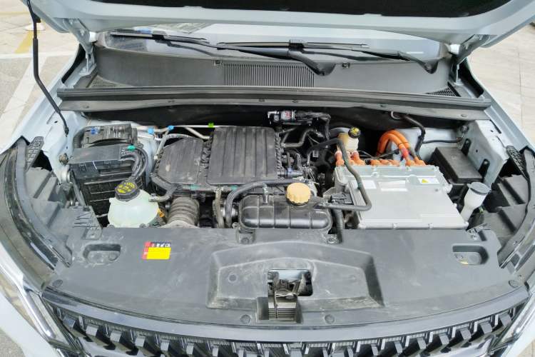 Used Wuling Asta 2022 2.0L DHT Electric-Speed Version Engine Bay