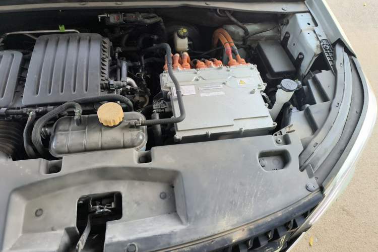 Used Wuling Asta 2022 2.0L DHT Electric-Speed Version Engine Bay Left