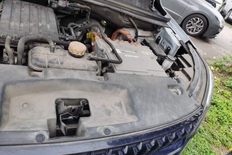 Used Wuling Asta 2022 2.0L DHT Electric-Speed Version Engine Bay Left