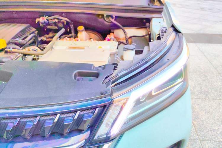 Used Wuling Asta 2022 2.0L DHT Electric-Speed Version Engine Bay Left