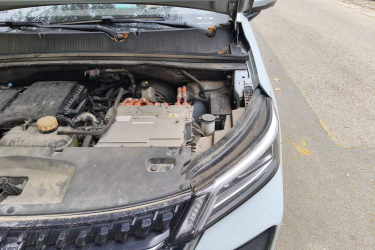 Used Wuling Asta 2022 2.0L DHT Electric-Speed Version Engine Bay Left