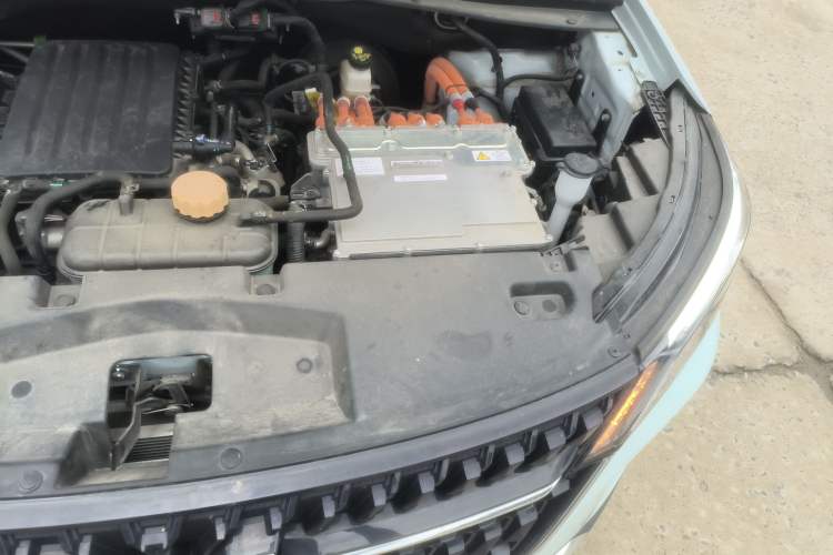 Used Wuling Asta 2022 2.0L DHT Electric-Speed Version Engine Bay Left