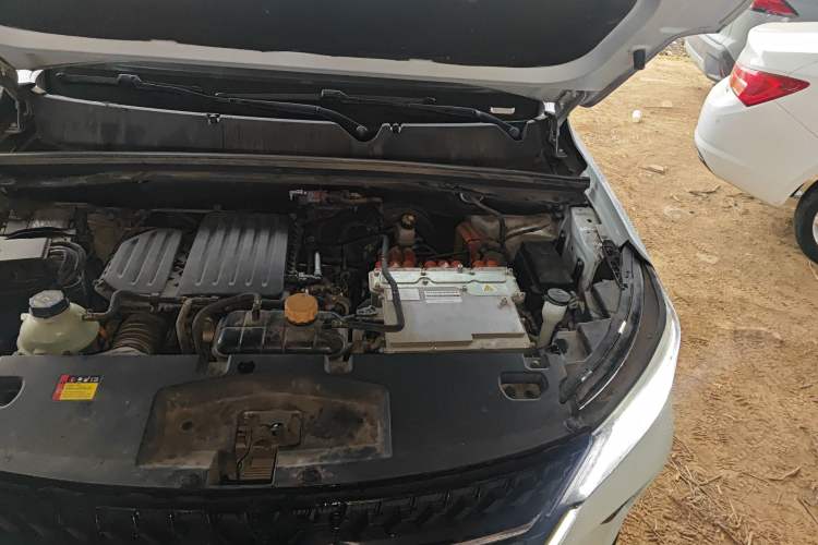 Used Wuling Asta 2022 2.0L DHT Electric-Speed Version Engine Bay Left