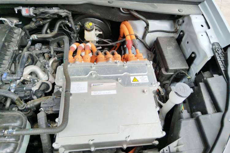 Used Wuling Asta 2022 2.0L DHT Electric-Speed Version Engine Bay Left