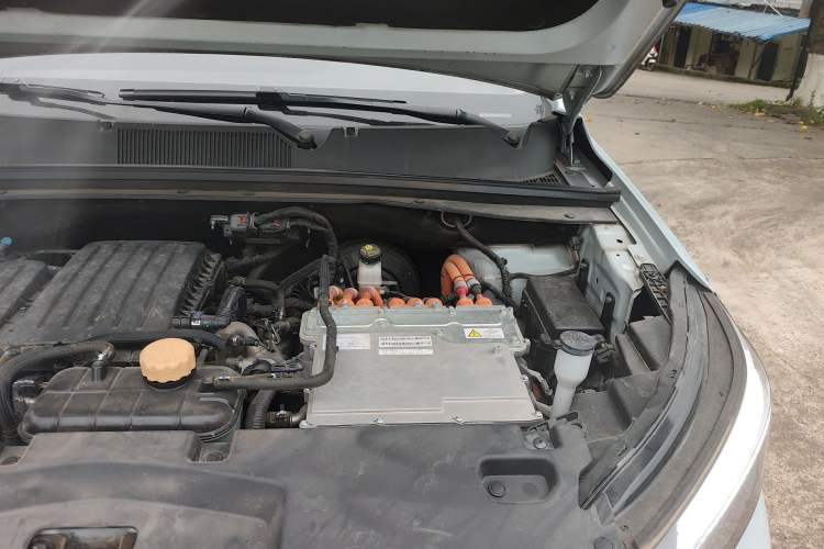 Used Wuling Asta 2022 2.0L DHT Electric-Speed Version Engine Bay Left