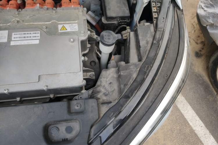 Used Wuling Asta 2022 2.0L DHT Electric-Speed Version Engine Bay Left