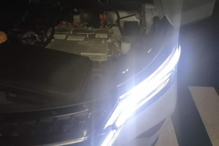 Used Wuling Asta 2022 2.0L DHT Electric-Speed Version Engine Bay Left