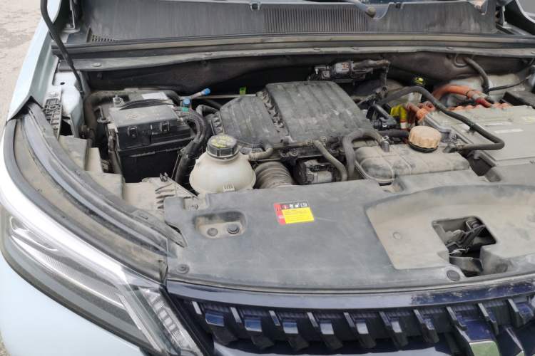 Used Wuling Asta 2022 2.0L DHT Electric-Speed Version Engine Bay Right