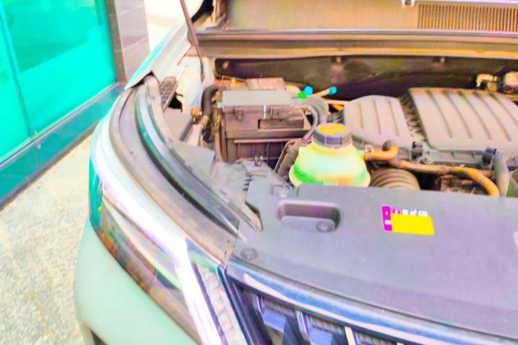 Used Wuling Asta 2022 2.0L DHT Electric-Speed Version Engine Bay Right
