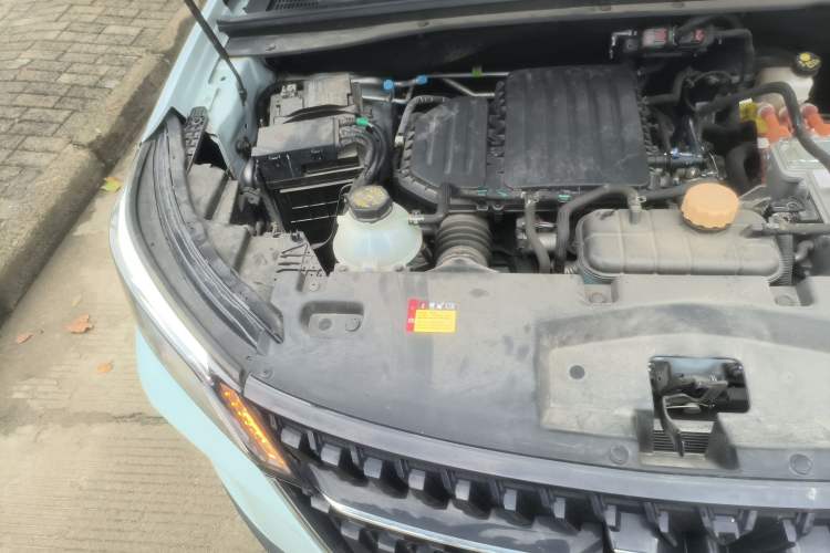 Used Wuling Asta 2022 2.0L DHT Electric-Speed Version Engine Bay Right