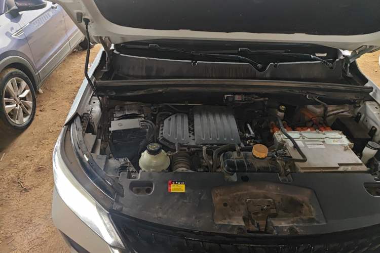 Used Wuling Asta 2022 2.0L DHT Electric-Speed Version Engine Bay Right
