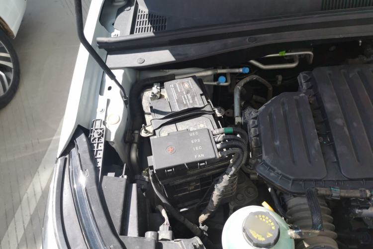 Used Wuling Asta 2022 2.0L DHT Electric-Speed Version Engine Bay Right