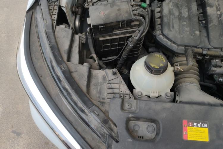 Used Wuling Asta 2022 2.0L DHT Electric-Speed Version Engine Bay Right