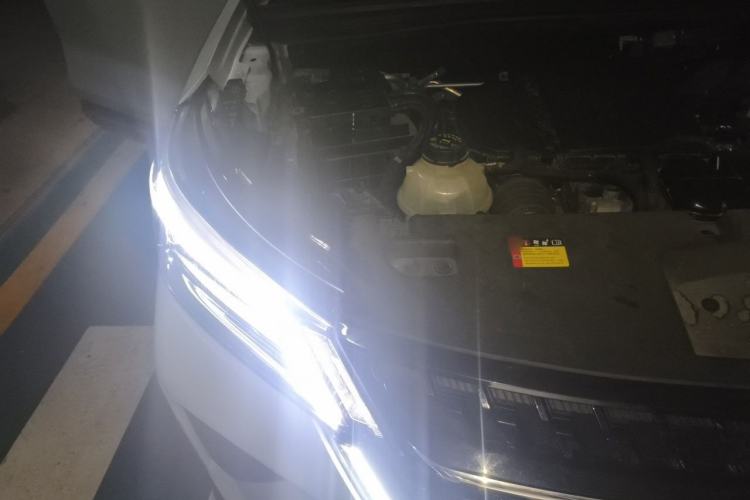 Used Wuling Asta 2022 2.0L DHT Electric-Speed Version Engine Bay Right