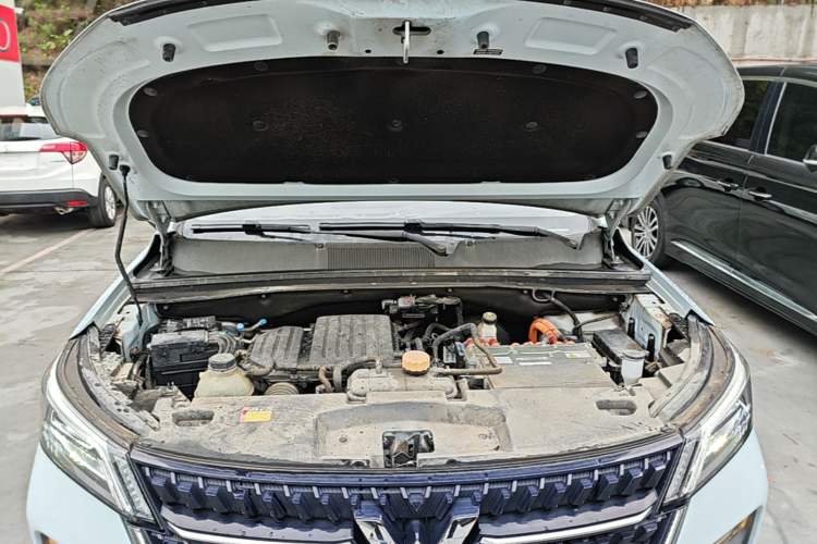 Used Wuling Asta 2022 2.0L DHT Electric-Speed Version Engine Bay