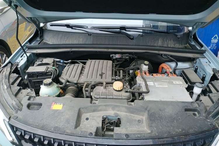 Used Wuling Asta 2022 2.0L DHT Electric-Speed Version Engine Bay
