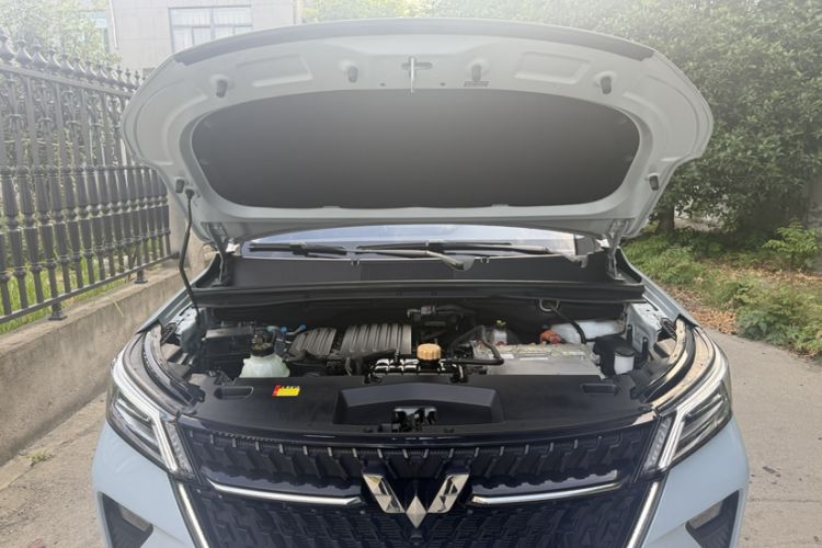 Used Wuling Asta 2022 2.0L DHT Electric-Speed Version Engine Bay
