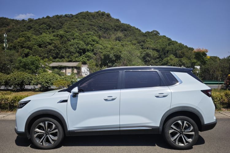 Used Wuling Asta 2022 2.0L DHT Electric-Speed Version Exterior 1