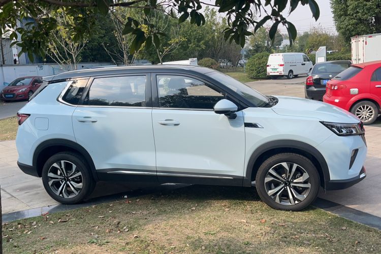 Used Wuling Asta 2022 2.0L DHT Electric-Speed Version Exterior 2